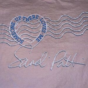 Women’s Graphic T-Shirt – Sandi Patty “Someone Up There Loves Me” – Light Pink